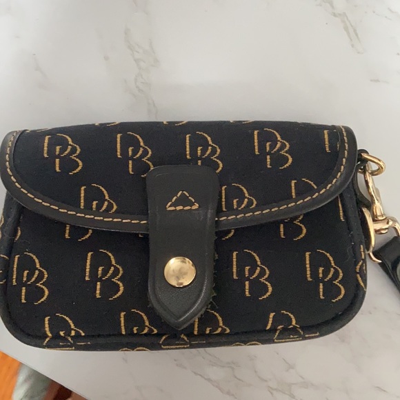 Dooney and Bourke pouch with detachable wristlet - Picture 6 of 9